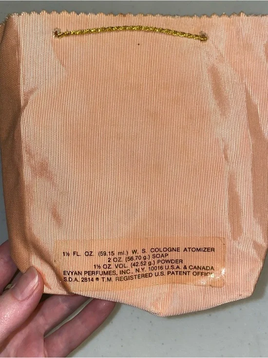 Vintage White Shoulders by Evyan Drawstring Cosmetic Pouch - Picture 4 of 6